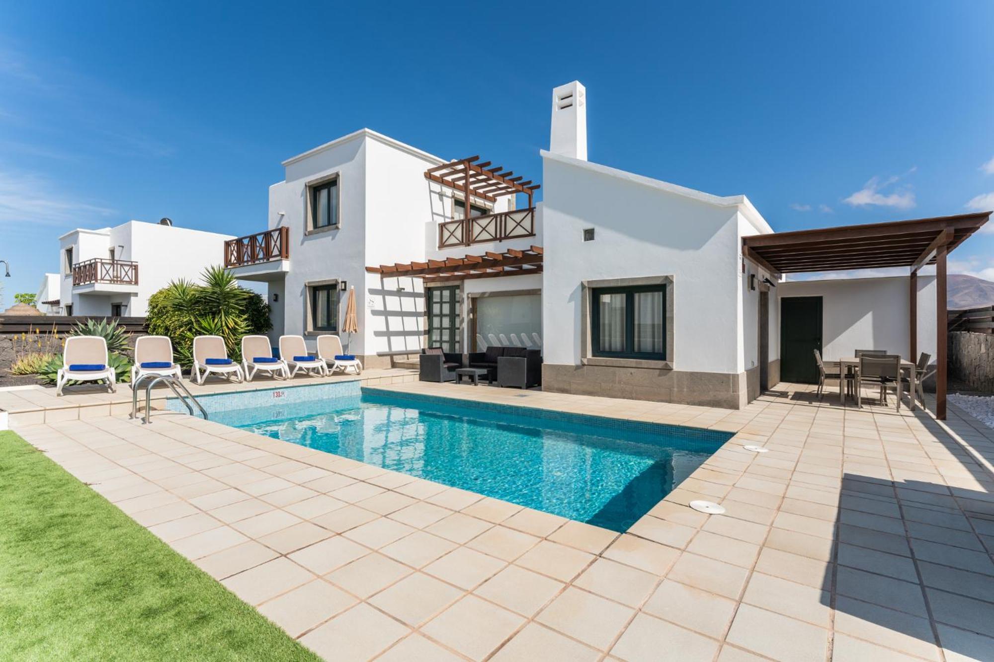 Camelot Holiday Homes By Livvo بلايا بلانكا المظهر الخارجي الصورة