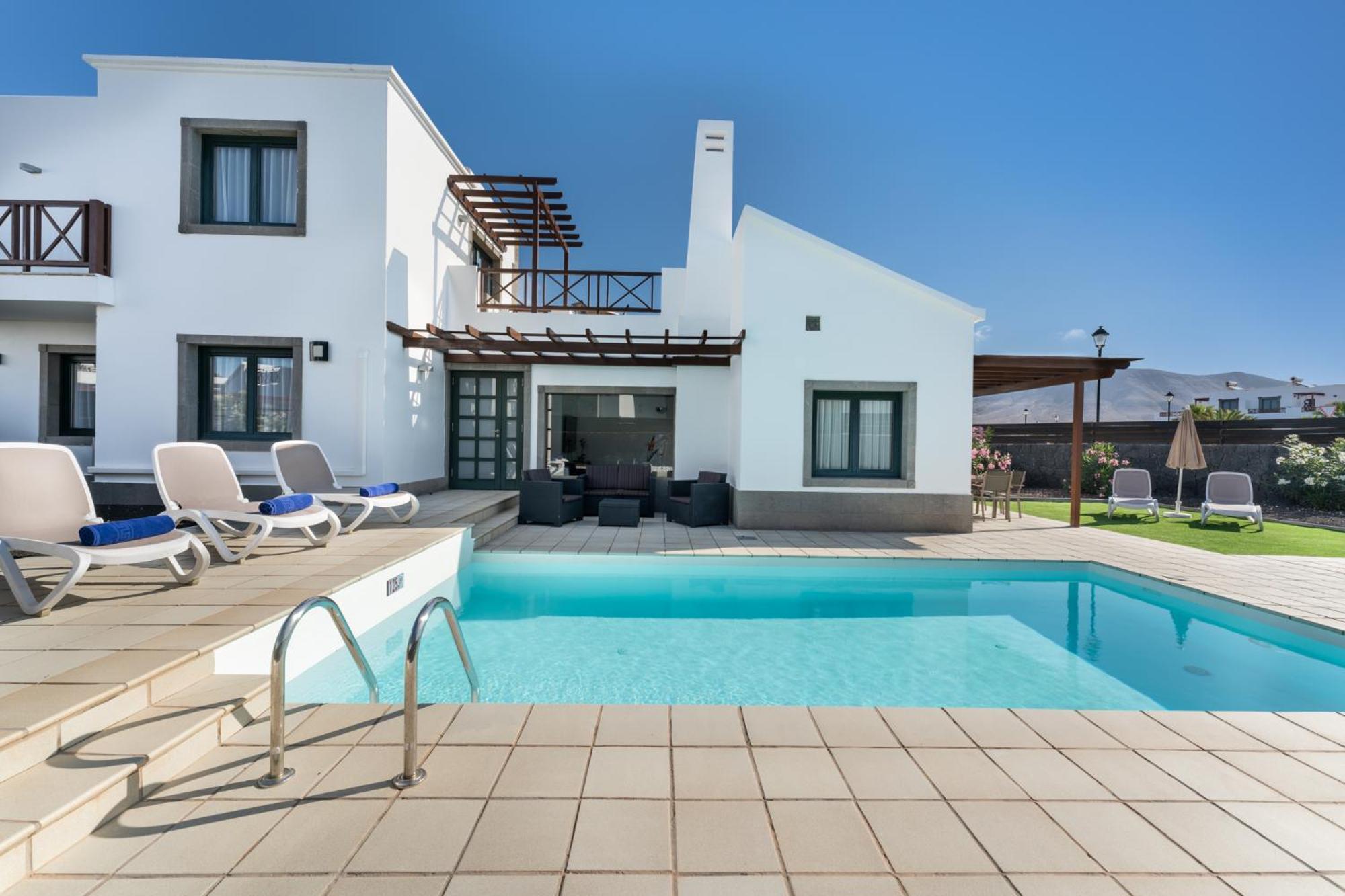 Camelot Holiday Homes By Livvo بلايا بلانكا المظهر الخارجي الصورة